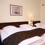 Hotel Excelsior - Station 3*