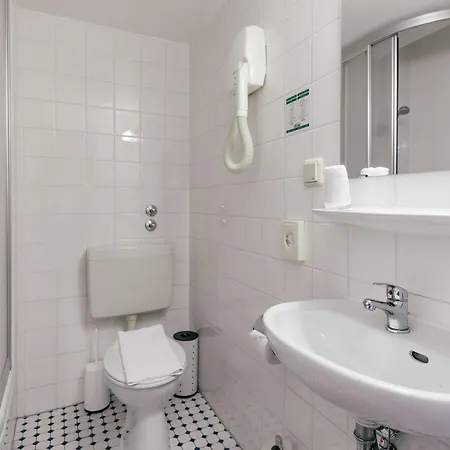 Hotel Excelsior - Station 3*